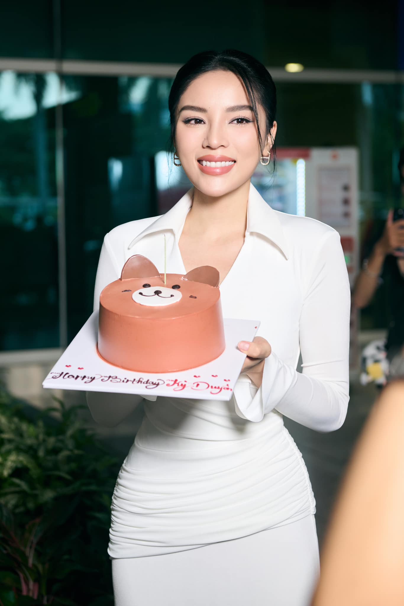 Kỳ Duyên được fan tổ chức sinh nhật bù khi vừa về nước sau thành tích Top 30 Miss Universe 2024 - 3