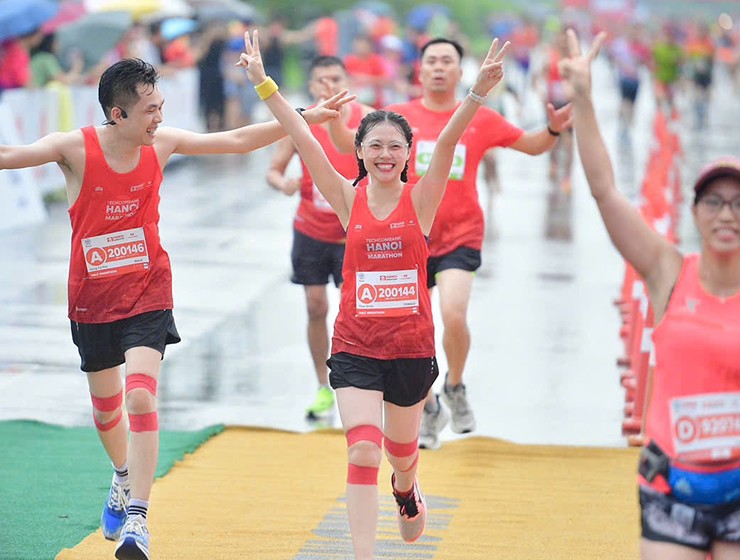 Hot girl Bảo Thoa diện đồ "Nữ thần chiến binh" chạy 42km, gây sốt giải marathon - 8