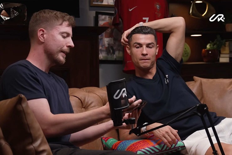 Ronaldo làm điên đảo mạng xã hội, sắp tung video đỉnh nhất từ trước đến nay - 1