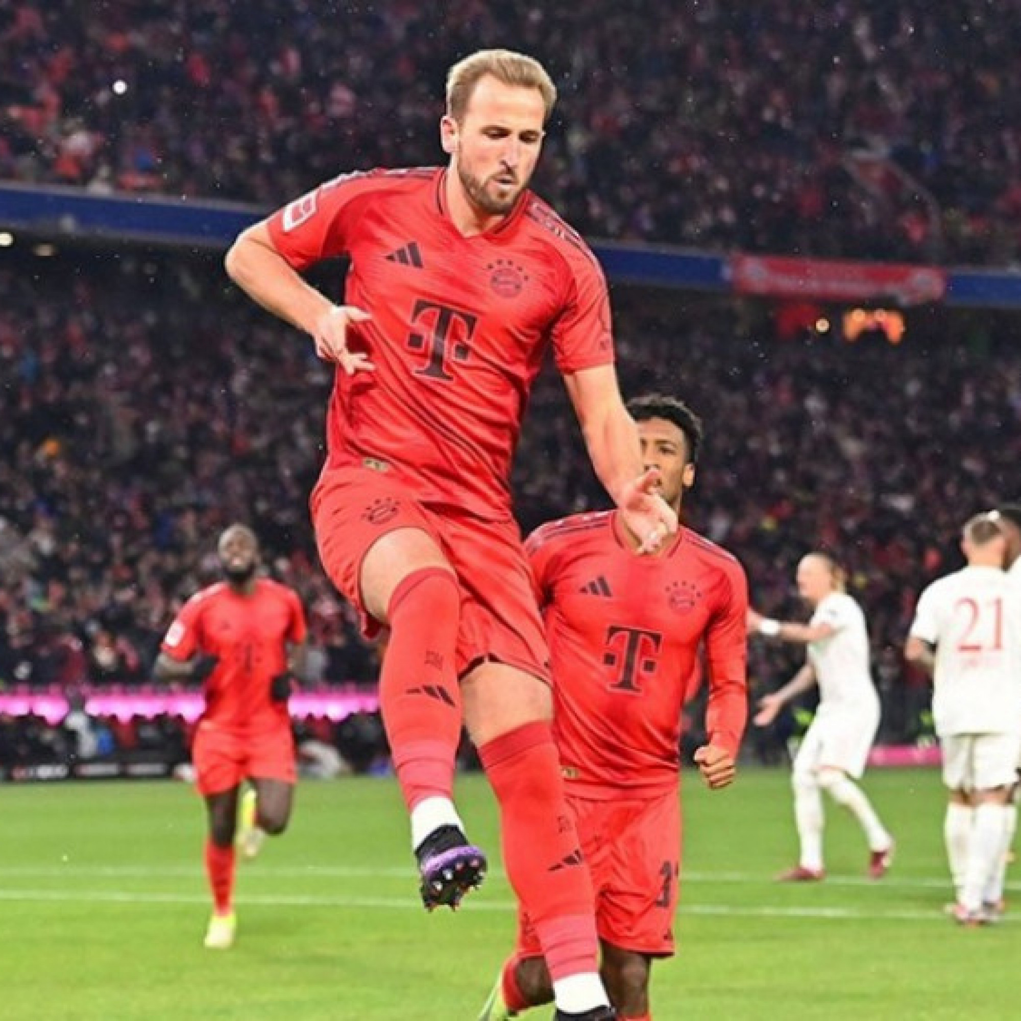  - Harry Kane ghi hat-trick cho Bayern, phá sâu kỷ lục Haaland