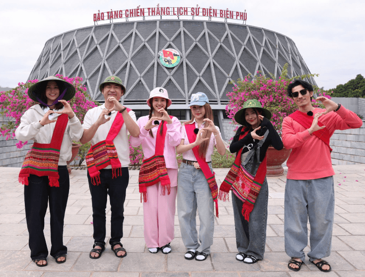 Ninh Dương Lan Ngọc, Tiến Luật, Tiểu Vy... xúc động khi khám phá Điện Biên