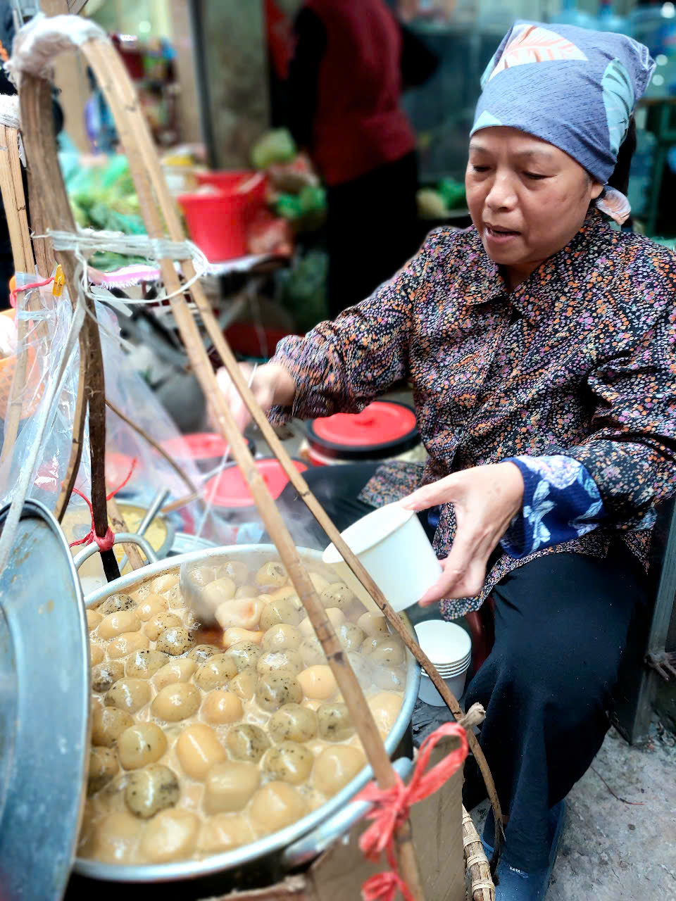 Hà Nội rét, đi xếp hàng ăn bánh trôi tàu ở ngõ Đê Tô Hoàng - 9