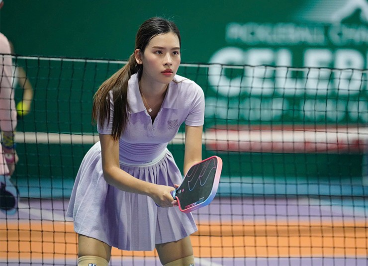Hoa hậu Thái Thị Hoa chơi pickleball "máu lửa", vòng ba nóng bỏng nhờ tập thể thao - 1