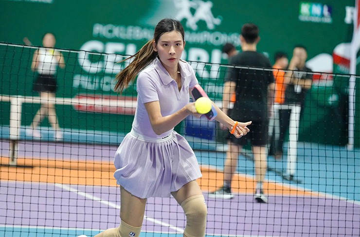 Hoa hậu Thái Thị Hoa chơi pickleball "máu lửa", vòng ba nóng bỏng nhờ tập thể thao - 6