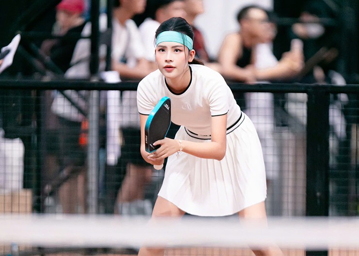 Hoa hậu Thái Thị Hoa chơi pickleball "máu lửa", vòng ba nóng bỏng nhờ tập thể thao - 7