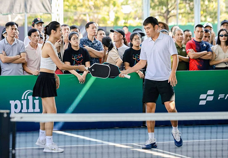 Vợ đẹp của Lý Hoàng Nam tranh tài pickleball cùng các hot girl, muốn vô địch cùng chồng - 4