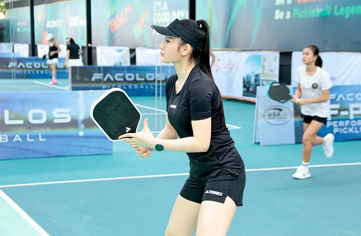Vợ đẹp của Lý Hoàng Nam tranh tài pickleball cùng các hot girl, muốn vô địch cùng chồng - 10