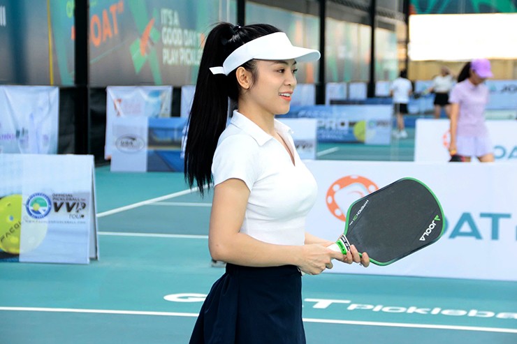 Vợ đẹp của Lý Hoàng Nam tranh tài pickleball cùng các hot girl, muốn vô địch cùng chồng - 7