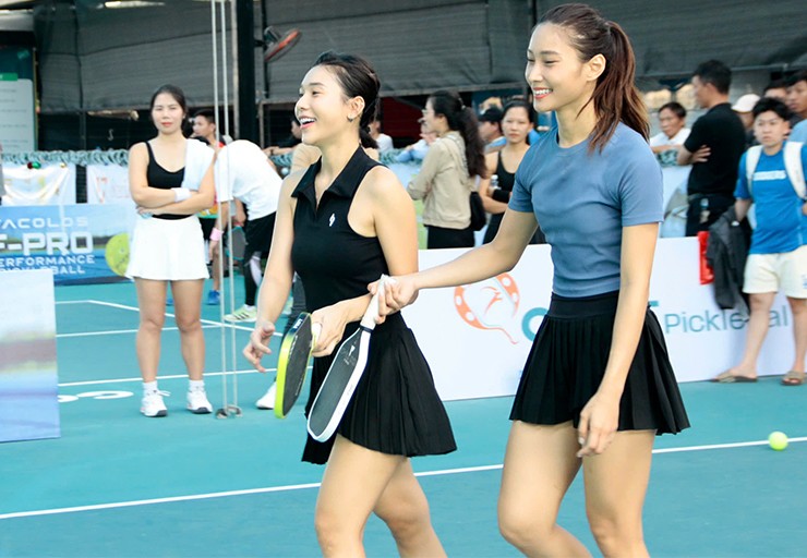 Vợ đẹp của Lý Hoàng Nam tranh tài pickleball cùng các hot girl, muốn vô địch cùng chồng - 3