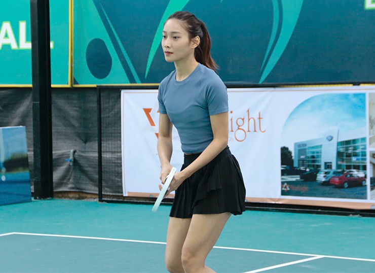 Vợ đẹp của Lý Hoàng Nam tranh tài pickleball cùng các hot girl, muốn vô địch cùng chồng - 1