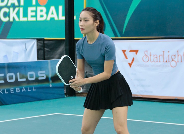 Vợ đẹp của Lý Hoàng Nam tranh tài pickleball cùng các hot girl, muốn vô địch cùng chồng - 2