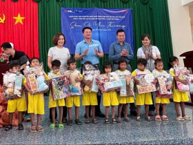  - Ngân hàng MB cùng đoàn nhà báo phía Nam thăm và tặng quà tại Bình Thuận