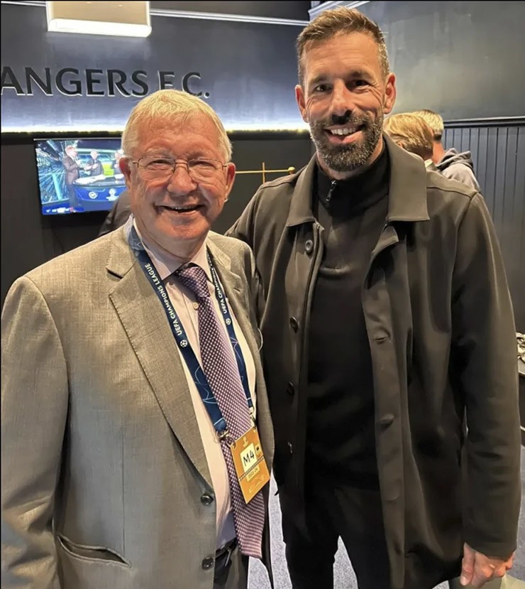 Van Nistelrooy gây sốt Ngoại hạng Anh: Người thương, kẻ ghét vì cá tính lớn - 5