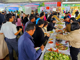  - Đến Đà Lạt những ngày này, du khách được ăn buffet rau miễn phí