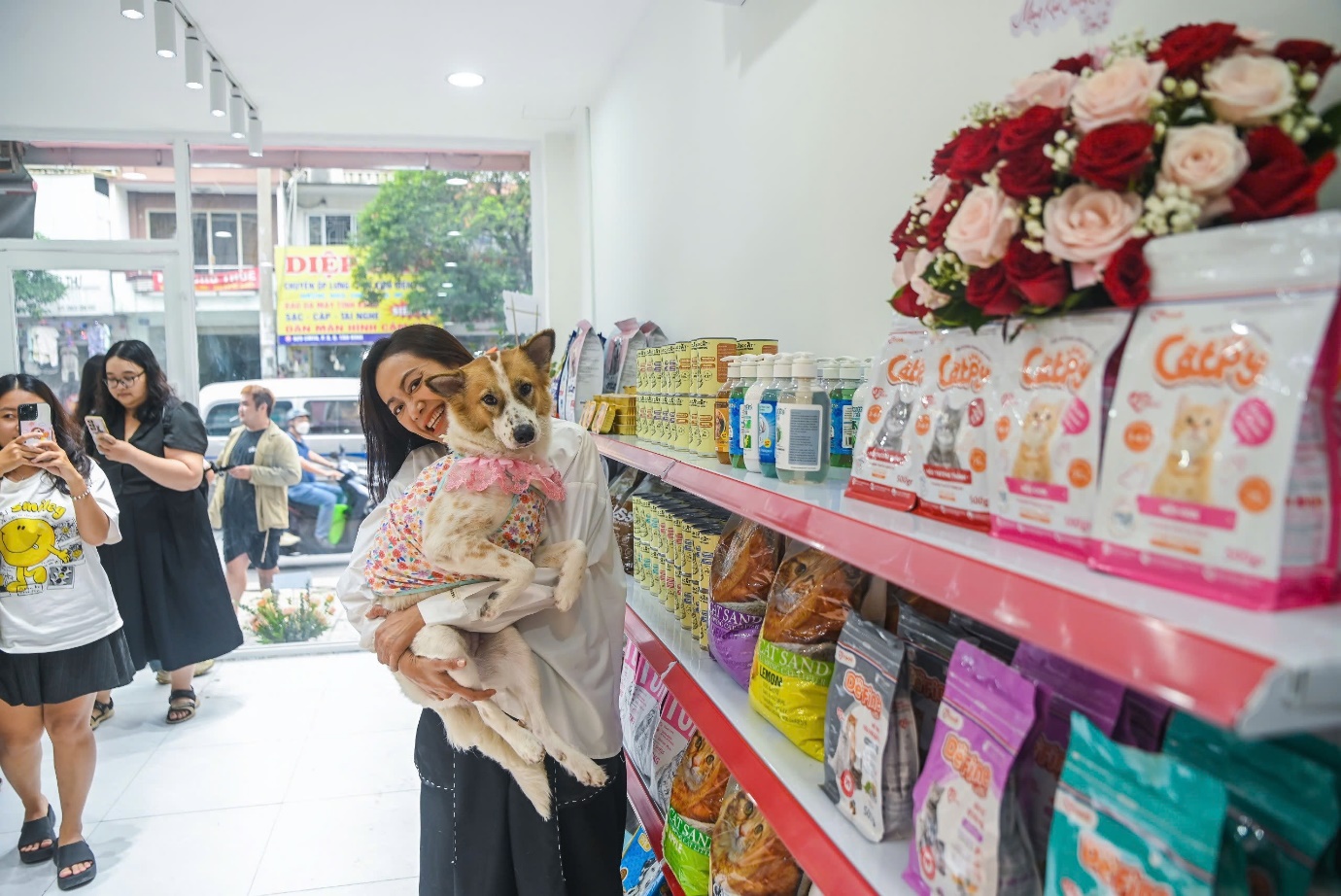 Diễn viên Hồng Ánh, Quách Ngọc Tuyên đồng hành cùng quỹ cứu hộ động vật - 1