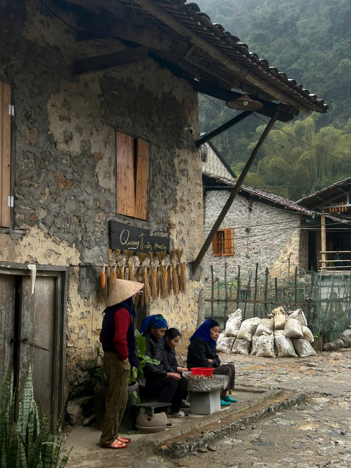 Làng đá cổ Khuổi Ky - Nét đẹp bình yên mà huyền bí ở Cao Bằng - 3