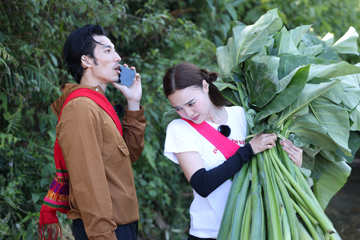 Ninh Dương Lan Ngọc, Tiểu Vy, Sam... thi ăn trái cây tại Điện Biên - 2