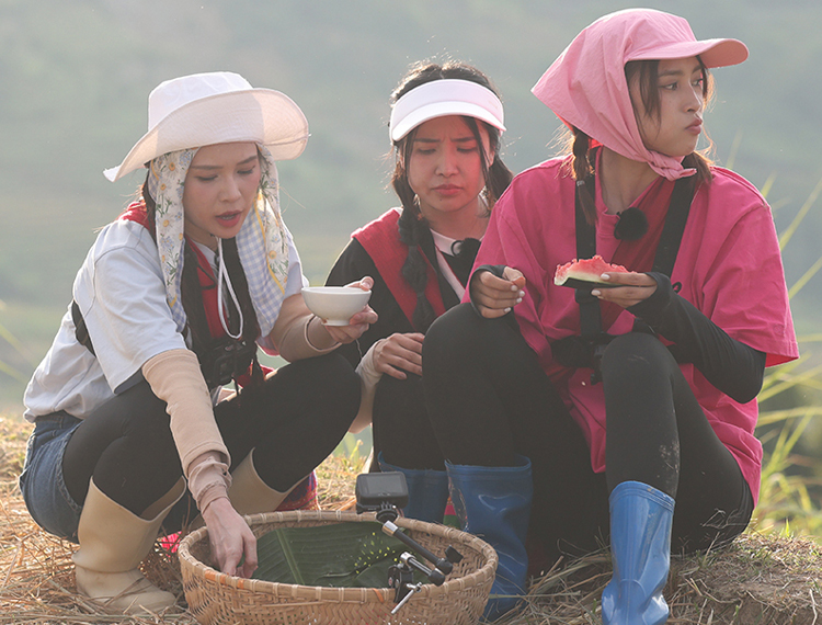 Ninh Dương Lan Ngọc, Tiểu Vy, Sam... thi ăn trái cây tại Điện Biên