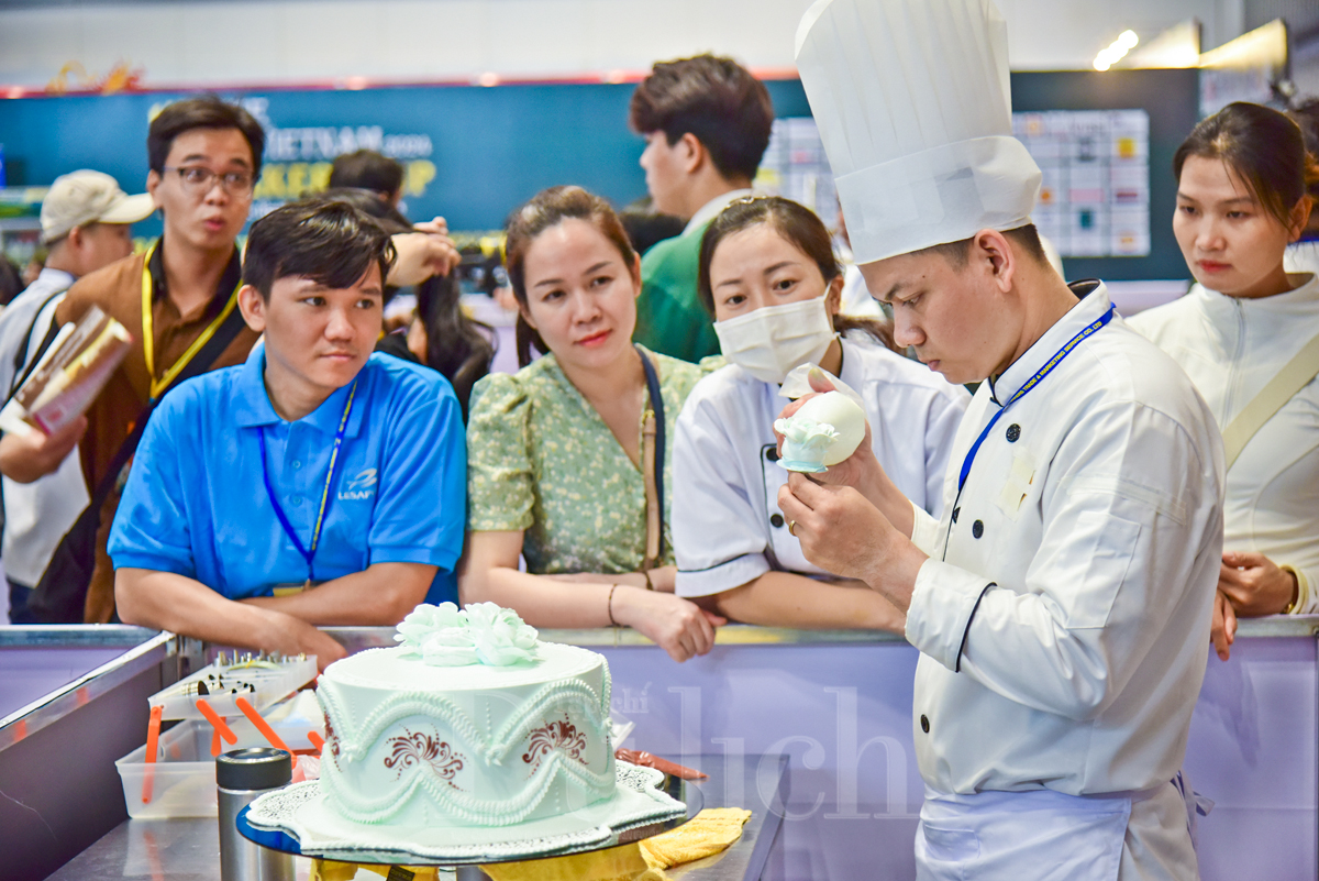 Thực khách say sưa ngắm hàng trăm loại bánh ngon khó cưỡng - 4