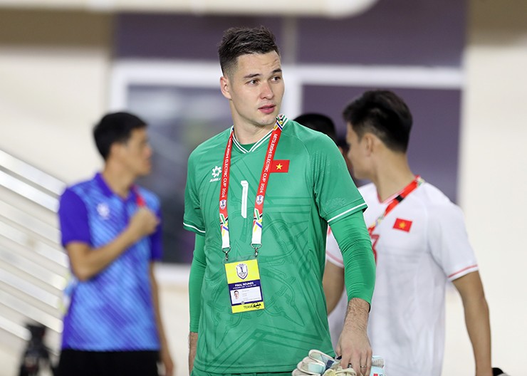 Duy Mạnh đã làm điều gì với thủ môn Nguyễn Filip trước trận ĐT Việt Nam - Indonesia? - 1