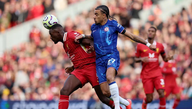 HLV Arne Slot ám chỉ Fulham đá rắn, nói về thẻ đỏ của sao Liverpool - 2