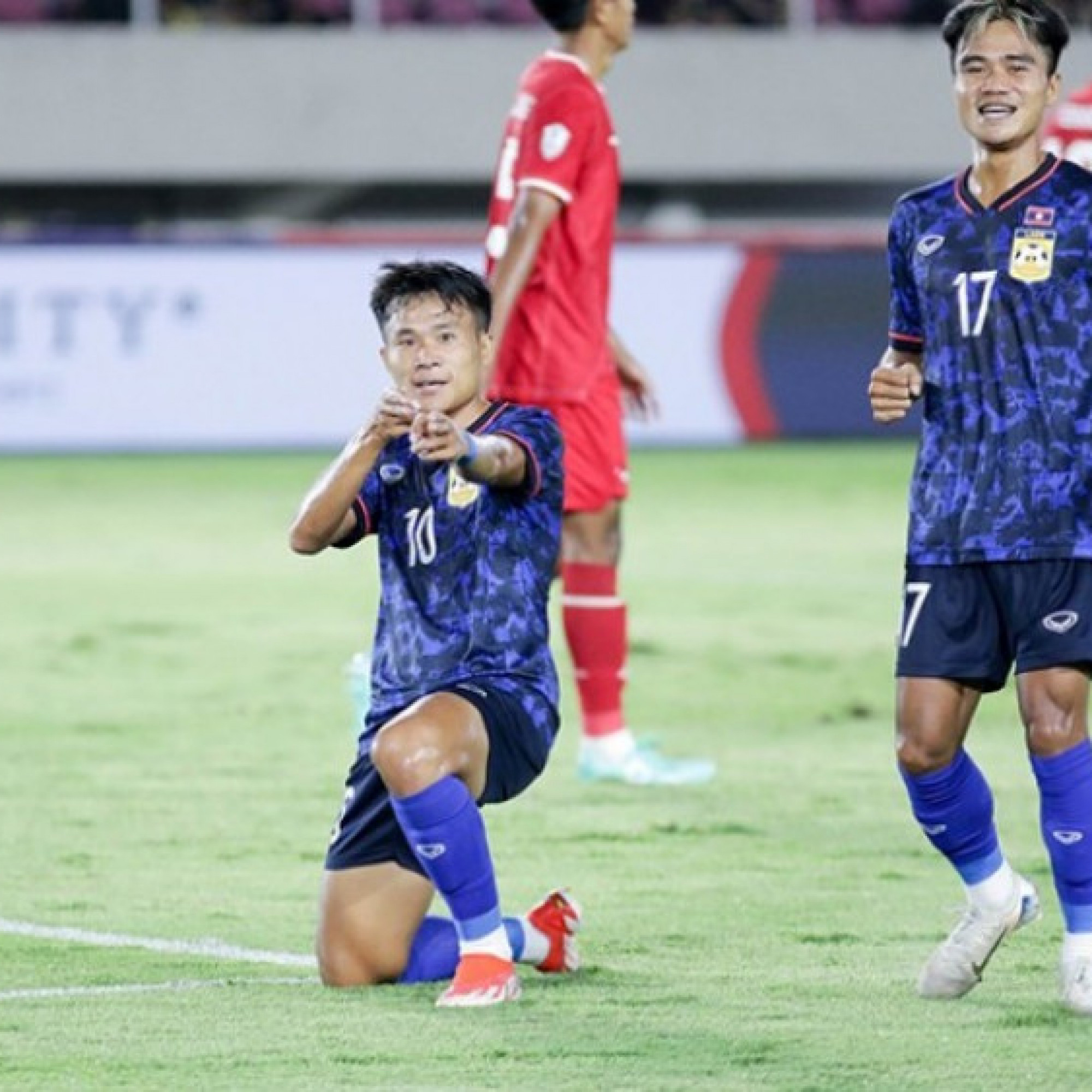  - Kịch tính AFF Cup: ĐT Lào gây chấn động, khiến Indonesia lộ nguyên hình