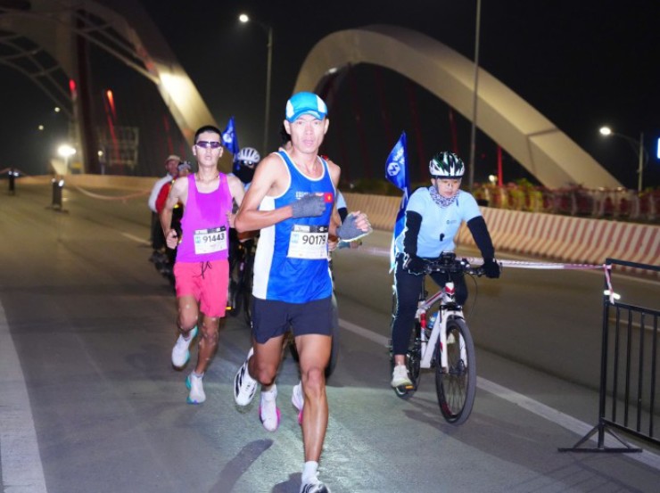 Nông Chang, Hứa Thuận Long vô địch giải marathon được mùa kỷ lục ở Hải Phòng - 2