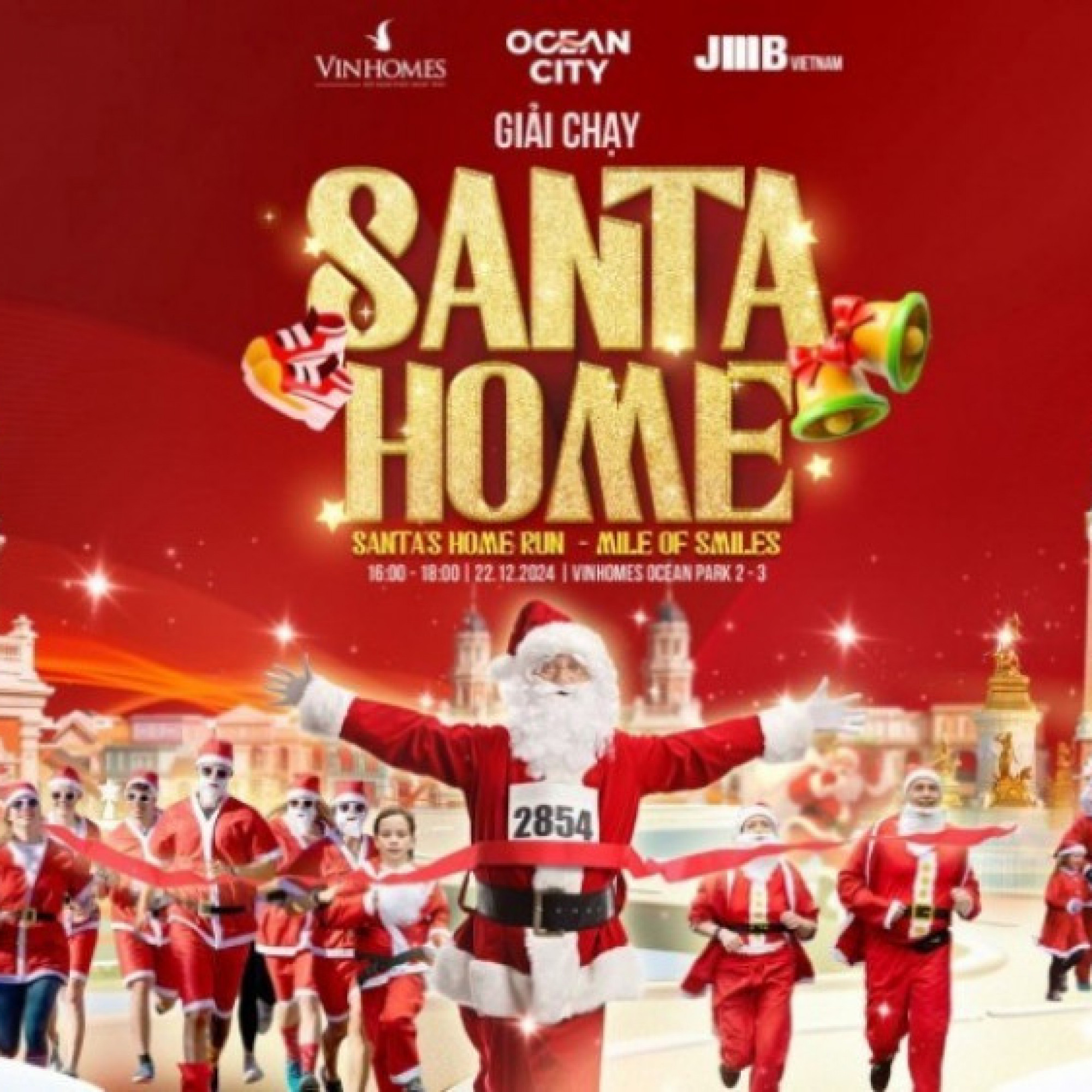 Giải trí - Độc lạ đại tiệc giáng sinh cho hàng nghìn ông già Noel ngay phía Đông Thủ đô