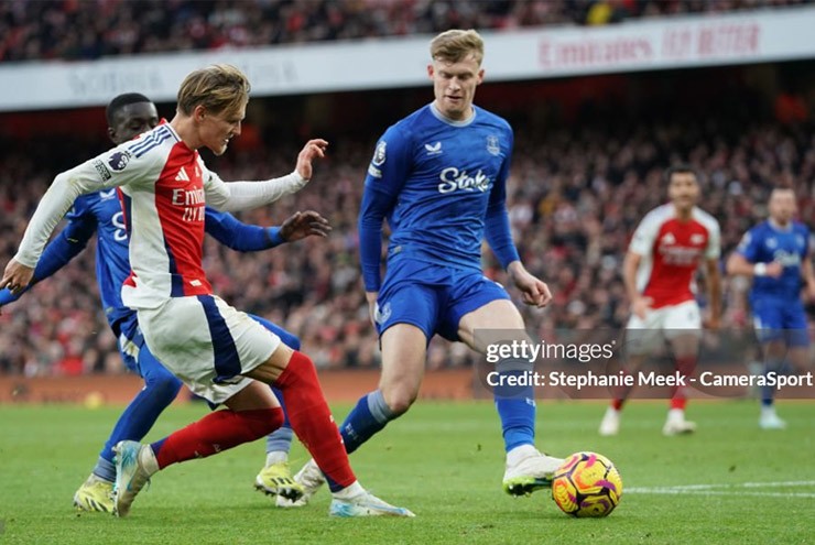 Neville đặt cửa Arsenal vượt Liverpool vô địch Ngoại hạng Anh, MU trượt top 4 - 1