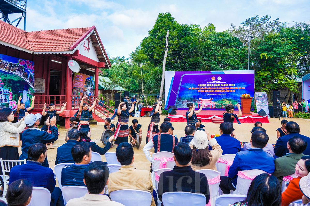 Làng văn hoá - du lịch cộng đồng Mơ Hra - Đáp rộn ràng ngày hội cồng chiêng - 5