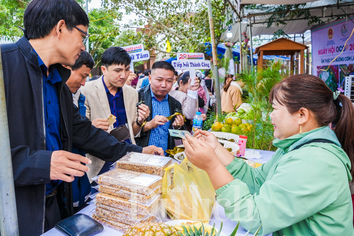 Làng văn hoá - du lịch cộng đồng Mơ Hra - Đáp rộn ràng ngày hội cồng chiêng - 10