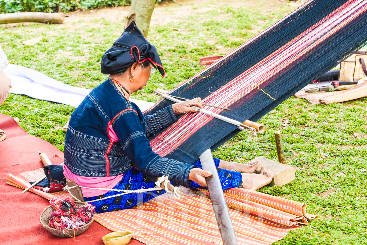 Làng văn hoá - du lịch cộng đồng Mơ Hra - Đáp rộn ràng ngày hội cồng chiêng - 9