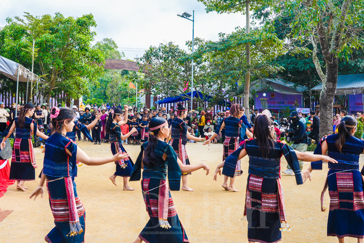 Làng văn hoá - du lịch cộng đồng Mơ Hra - Đáp rộn ràng ngày hội cồng chiêng - 8