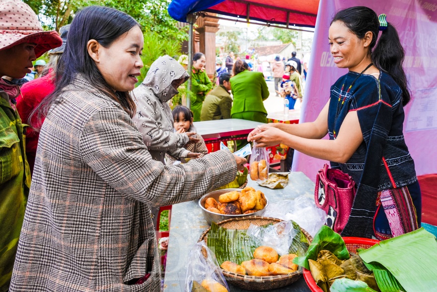 Làng văn hoá - du lịch cộng đồng Mơ Hra - Đáp rộn ràng ngày hội cồng chiêng - 11