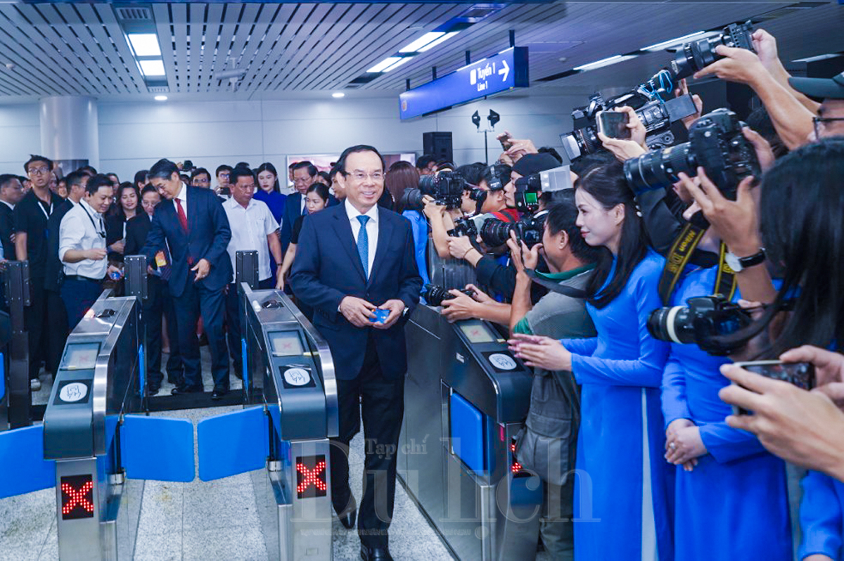 Bí thư Thành ủy Nguyễn Văn Nên trải nghiệm tuyến metro số 1 Bến Thành - Suối Tiên - 3