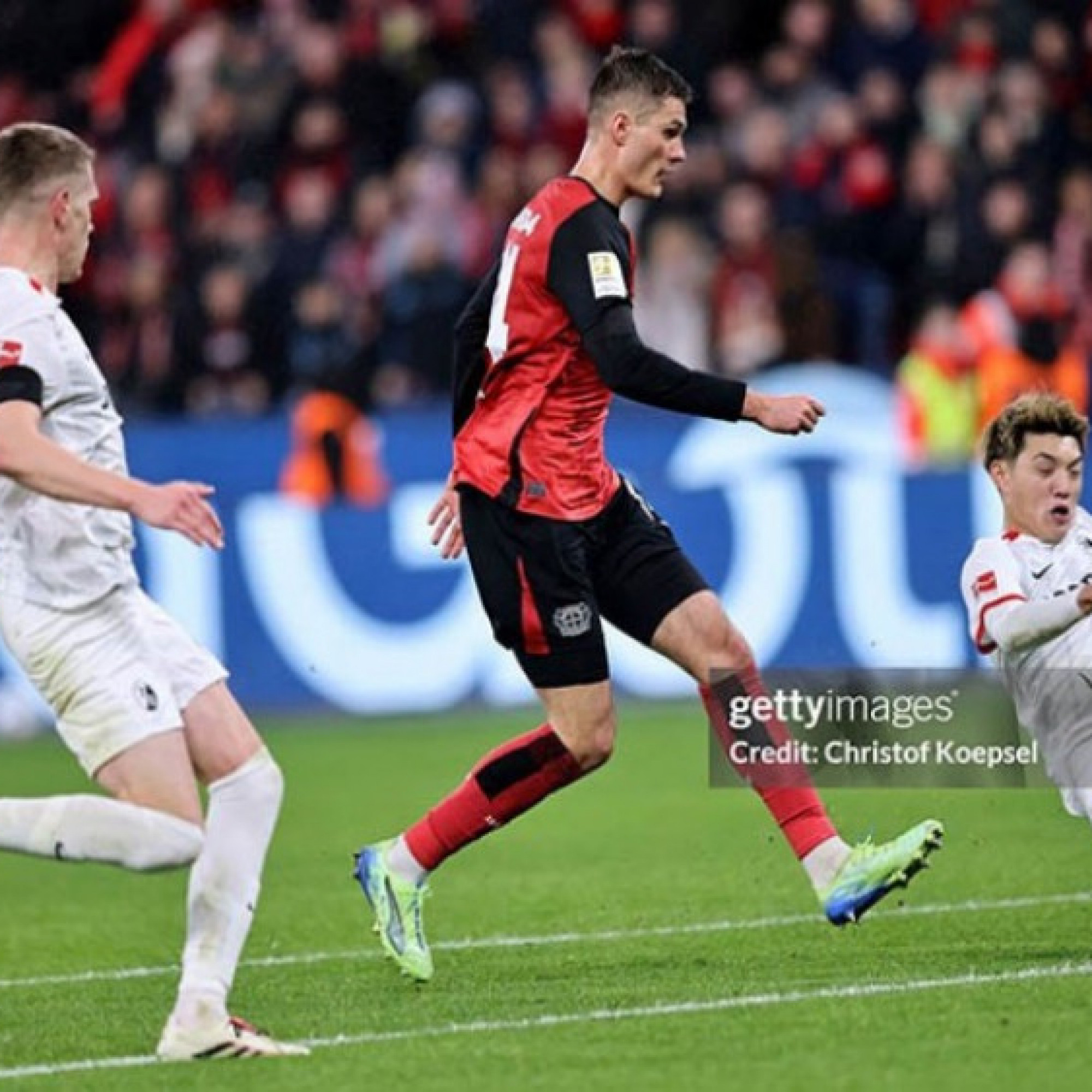  - Video bóng đá Leverkusen - Freiburg: Đại tiệc 6 bàn, cú poker của Schick (Bundesliga)