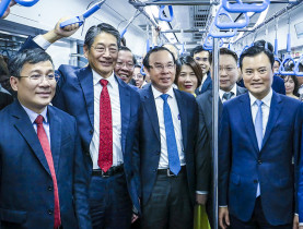  - Bí thư Thành ủy Nguyễn Văn Nên trải nghiệm tuyến metro số 1 Bến Thành - Suối Tiên