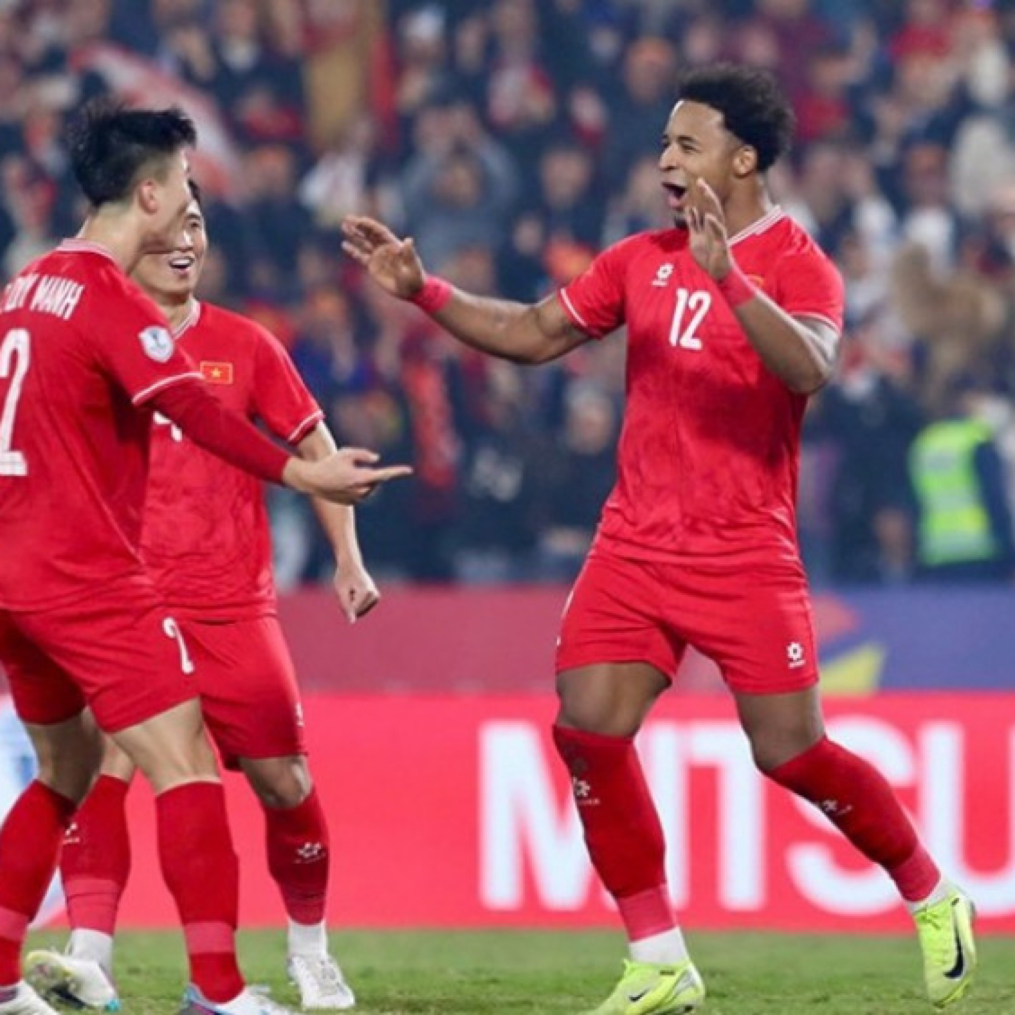 Trực tiếp bóng đá ĐT Việt Nam - Singapore: Đội khách vùng lên (AFF Cup)