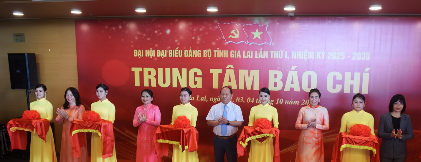 Khai trương Trung tâm báo chí phục vụ Đại hội Đại biểu Đảng bộ tỉnh Gia Lai lần thứ I - 2