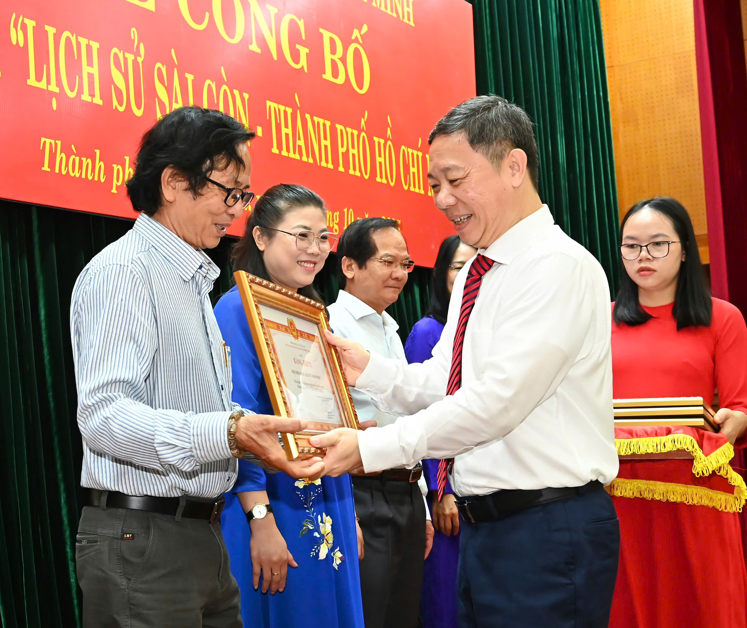 Lần đầu tiên TP.HCM có bộ thông sử tập hợp một cách đầy đủ nhất - 1