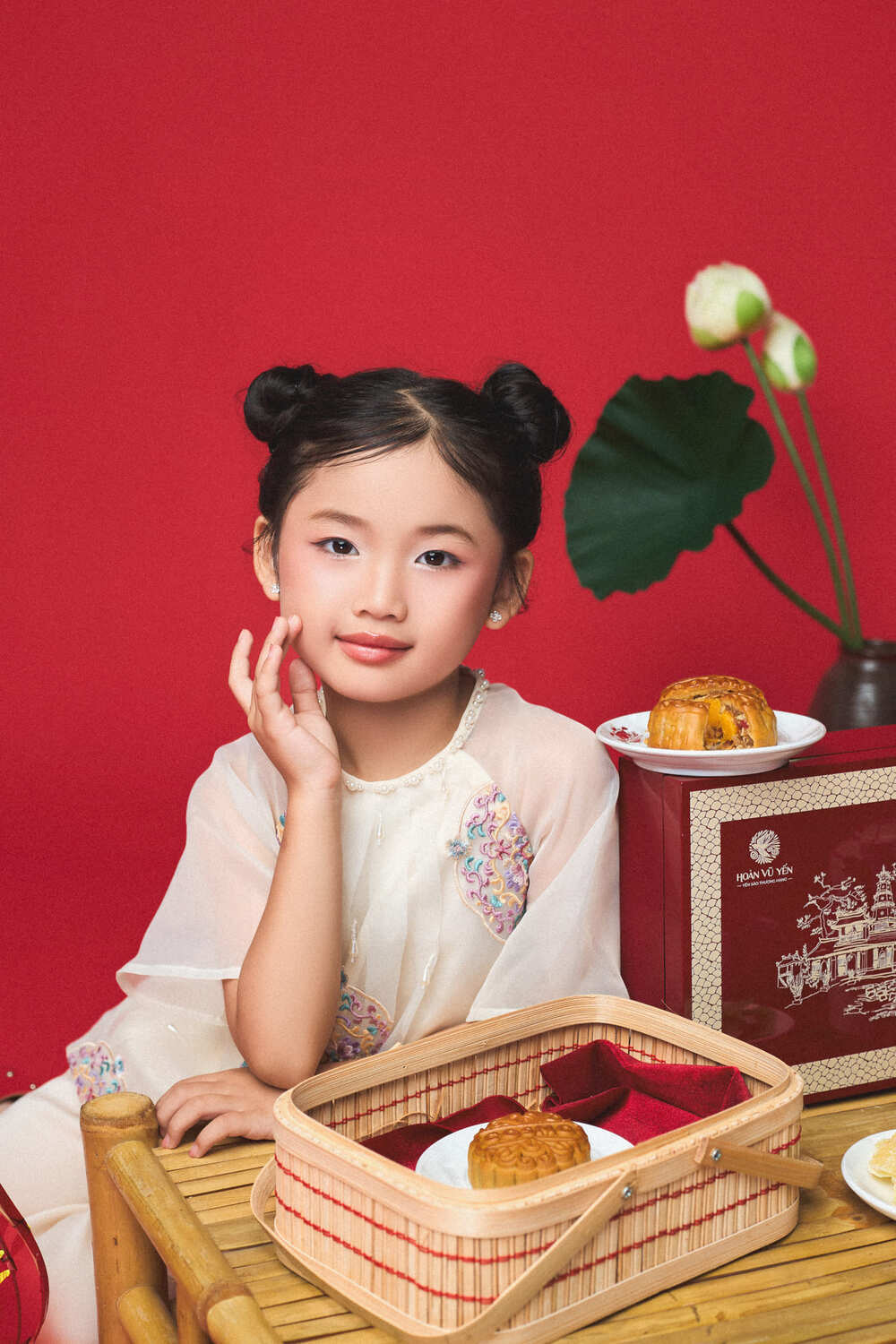 Mẫu nhí Lê Ngọc Như Ý gây ấn tượng với bộ ảnh Trung thu trong trẻo - 1