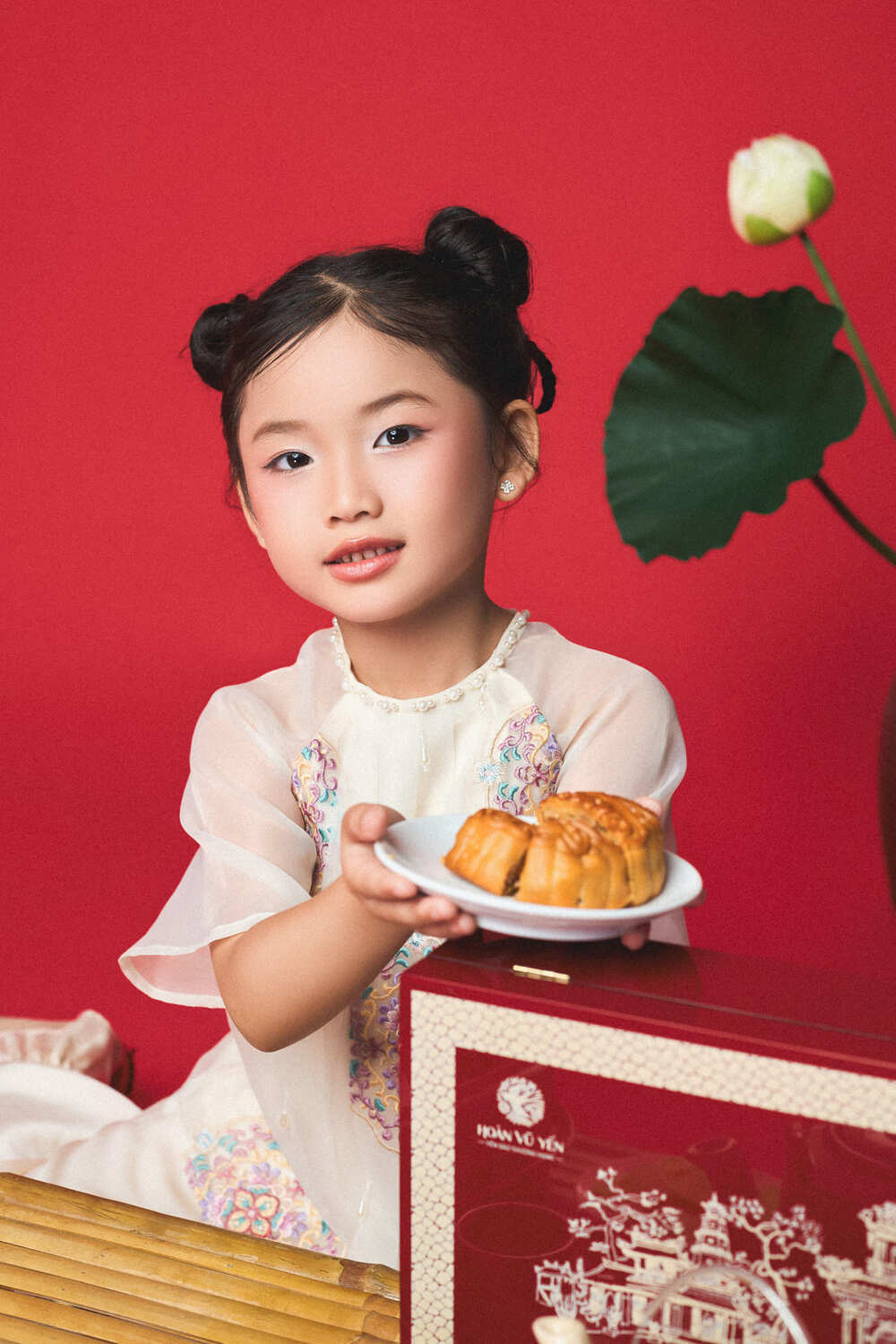 Mẫu nhí Lê Ngọc Như Ý gây ấn tượng với bộ ảnh Trung thu trong trẻo - 2