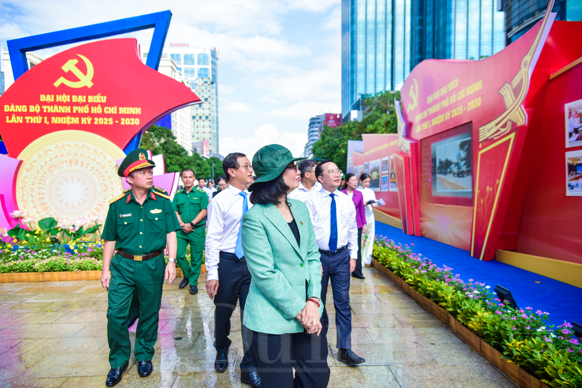TP.HCM khai mạc triển lãm ảnh chào mừng Đại hội Đảng bộ lịch sử - 9