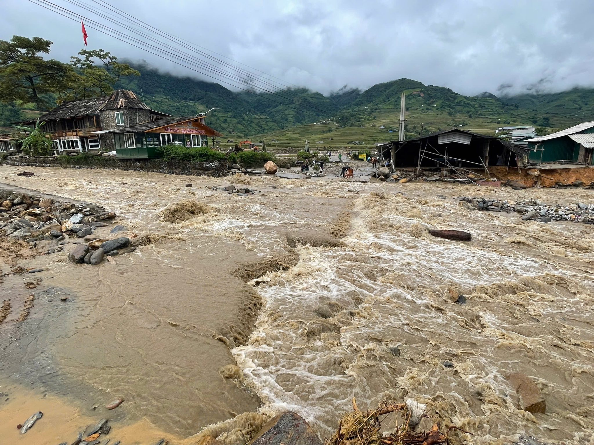 Mù Cang Chải, Sa Pa chia cắt: Du khách cẩn trọng trước bão Matmo - 1