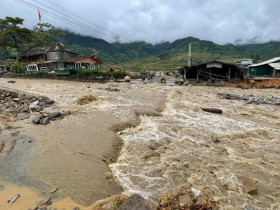  - Mù Cang Chải, Sa Pa chia cắt: Du khách cẩn trọng trước bão Matmo