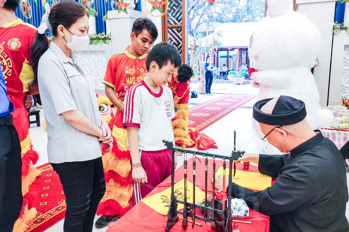 Trăng rằm Trung Thu đến với những trái tim không lẻ loi - 11
