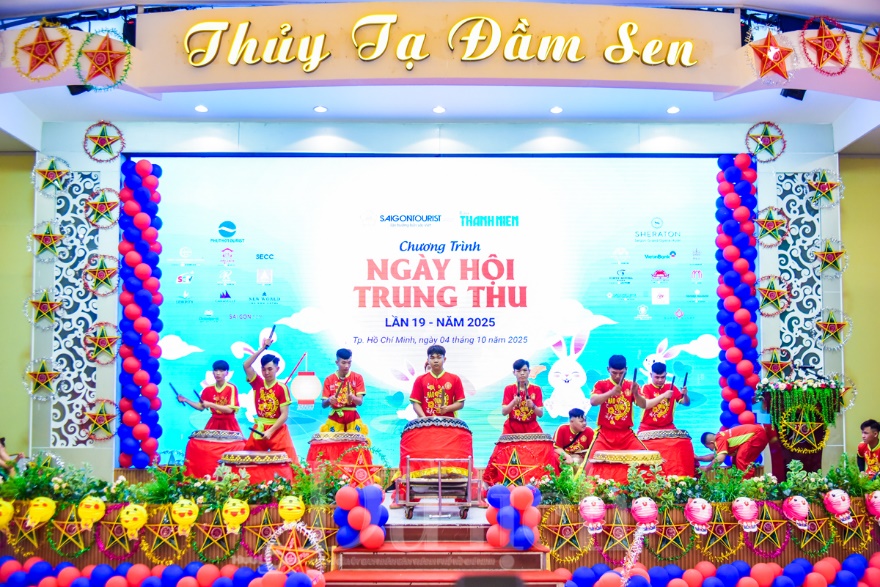 Trăng rằm Trung Thu đến với những trái tim không lẻ loi - 1