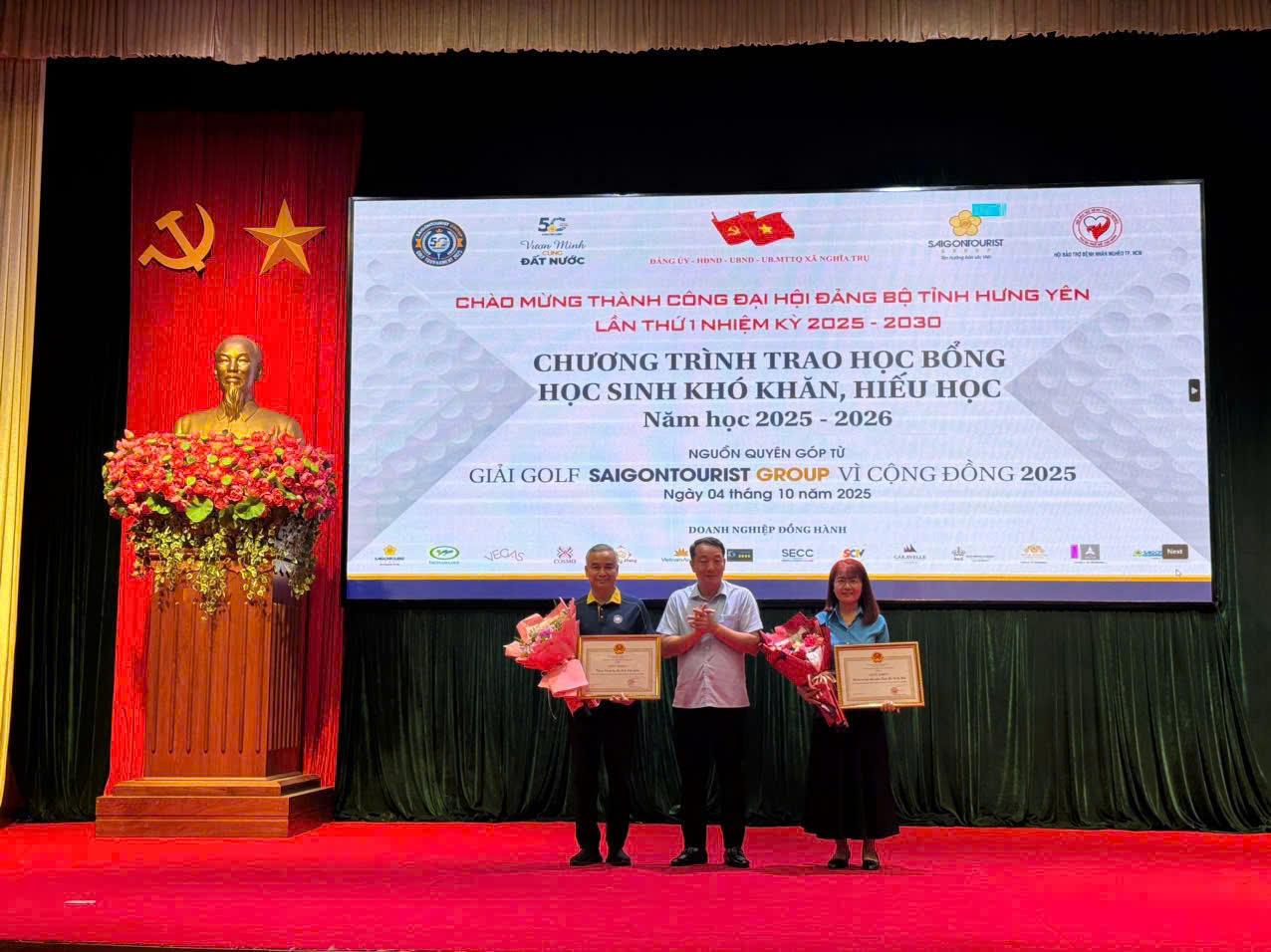 Saigontourist Group trao 750 suất học bổng cho học sinh khó khăn - 6