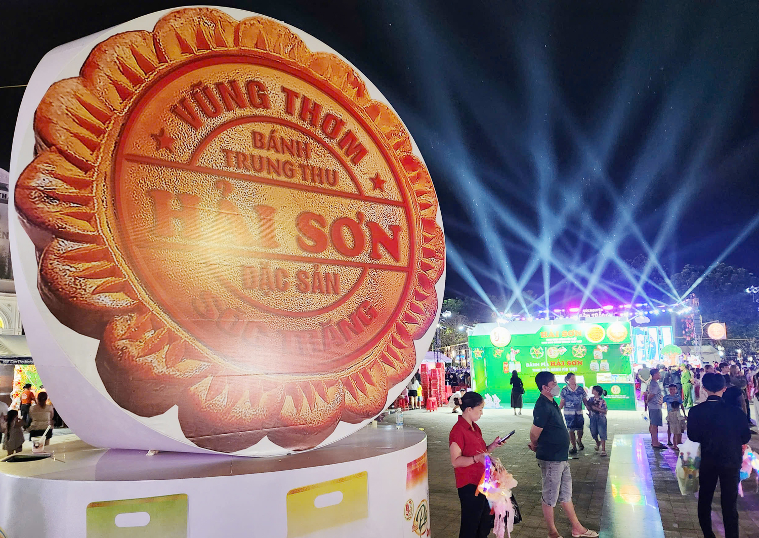 Phóng viên Tạp chí Du lịch TP.HCM tặng quà trung thu cho trẻ em phường Khánh Hòa, Cần Thơ - 13