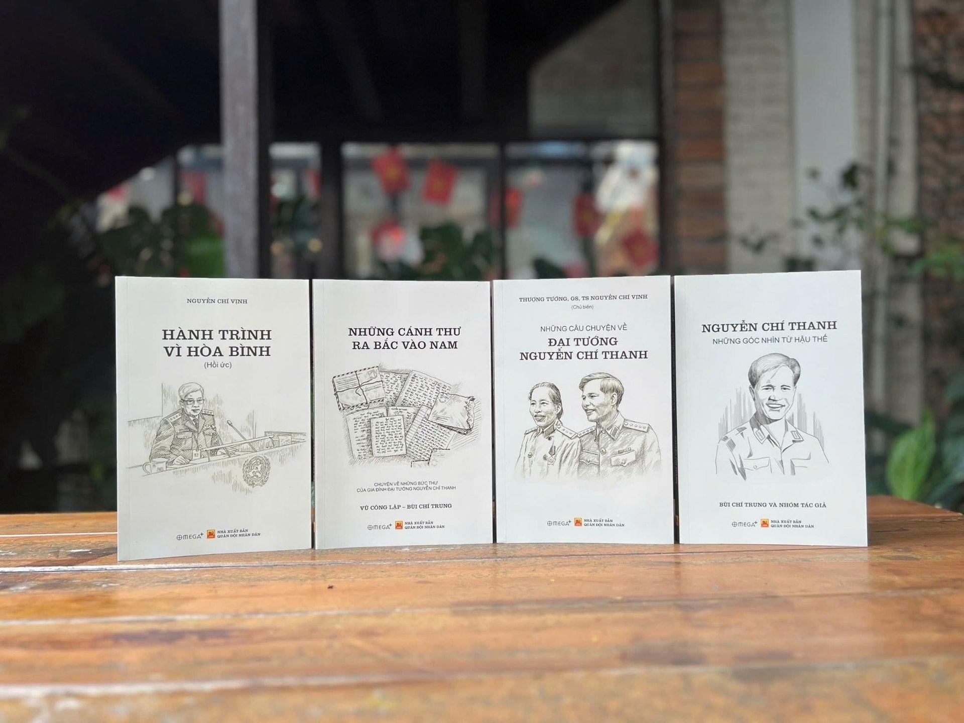 Dòng chảy xuyên suốt 'vì nhân dân, vì đất nước, vì hòa bình' của hai thế hệ cha - con tướng lĩnh - 1